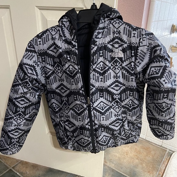 Kids North Face Jacket with Hoodie (6/8) - Picture 3 of 3